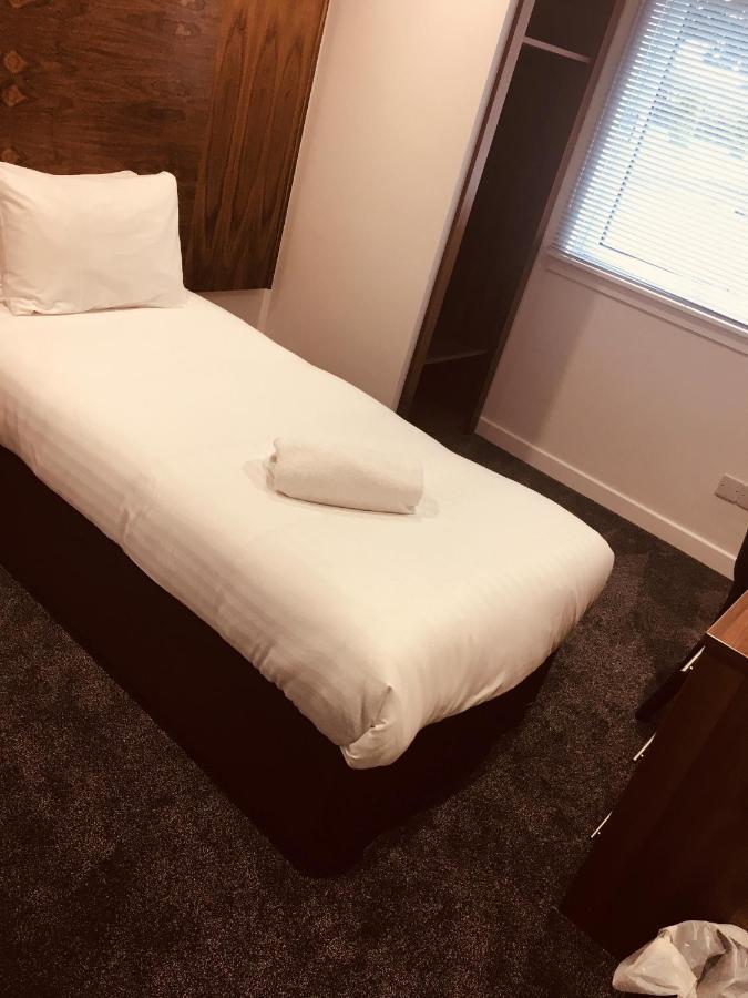 Cairn Hotel Bathgate Exteriör bild