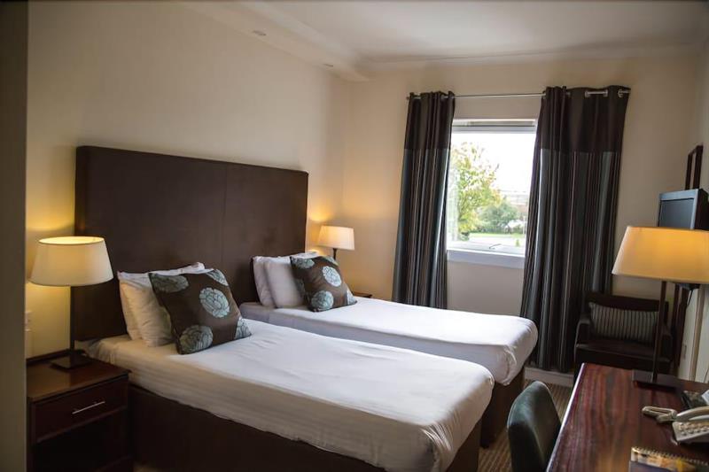 Cairn Hotel Bathgate Exteriör bild